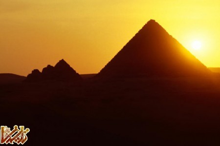 http://tarikhema.org/images/2011/07/sunset-over-ancient-egypt-pyramids1.jpg
