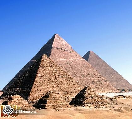 http://tarikhema.org/images/2011/10/Egypt-Pyramids-1.jpg