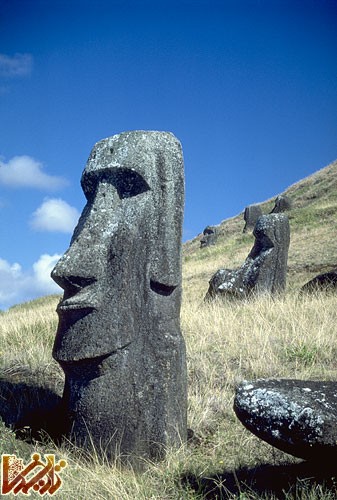 http://tarikhema.org/images/2011/11/moai-statues-03-500.jpg