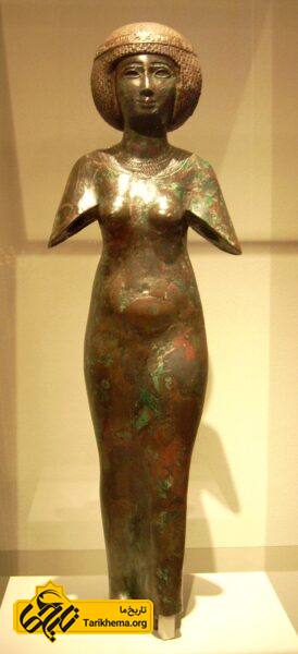 مجسمه برنزی از یک ملکه در سلسله دوم مصر
