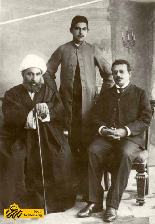 اردشیر ریپورتر (راست) و میرزا نصرالله بهشتی (ملک المتکلمین) (چپ)