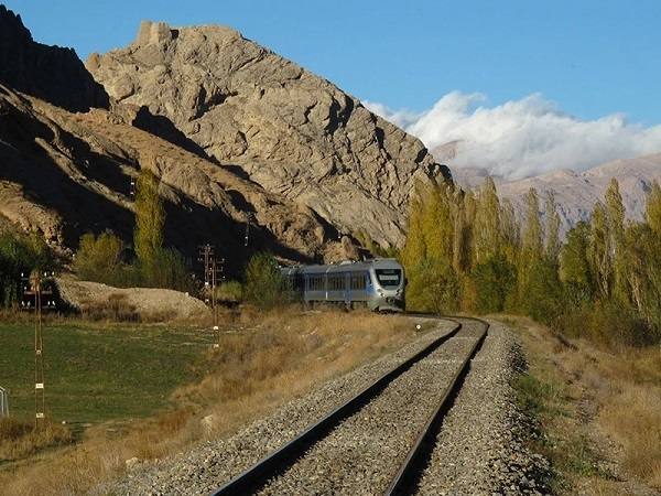 آشنایی با زیباترین مسیرهای ریلی ایران