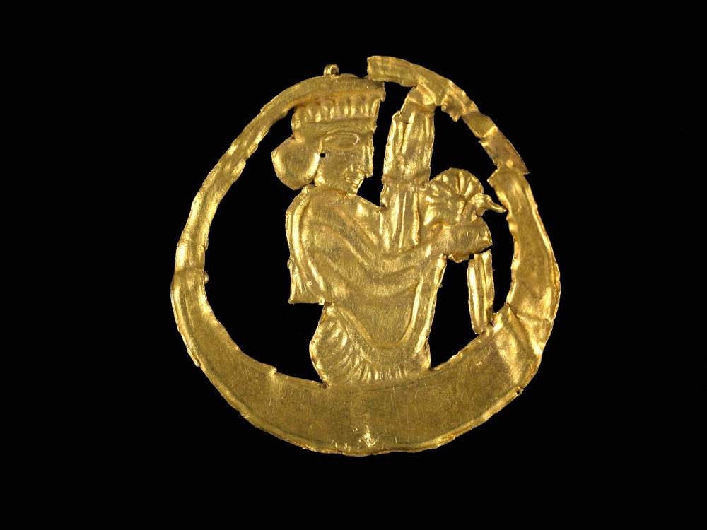 زن ایرانی باستانی گل نیلوفر آبی متناسب با طلا