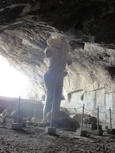 Shapur statue back