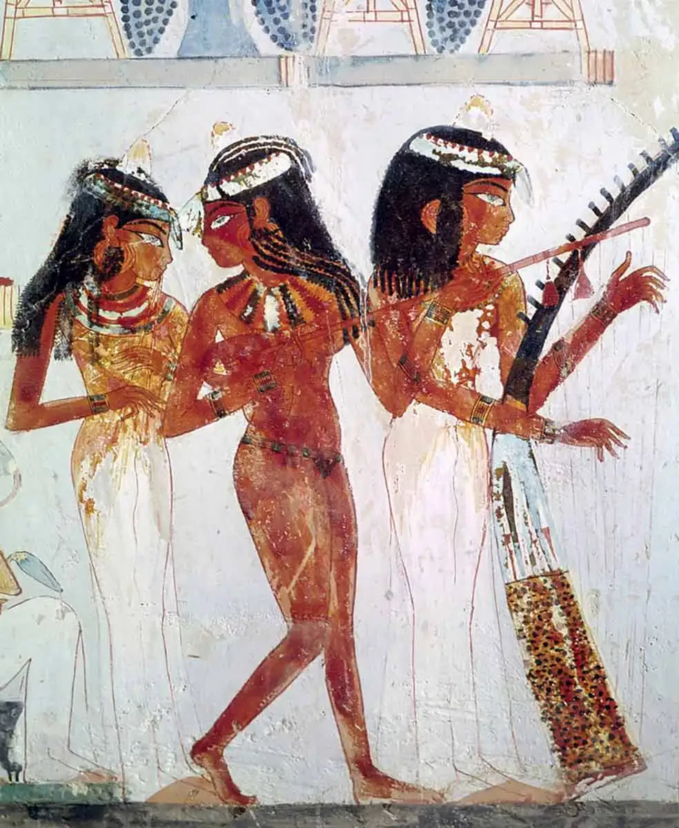 یک نقاشی دیواری از لباس زیر یک موسیقی دان در مصر باستان