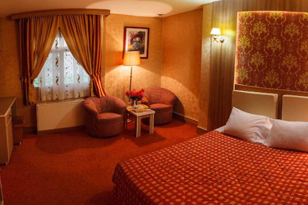 هتل عالی قاپو؛ هتل اطراف سی و سه پل اصفهان