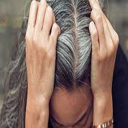آیا کندن موی سفید از ریشه اشتباه است؟