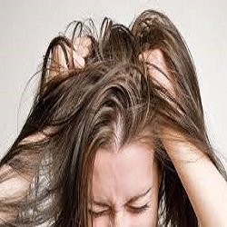علل درد پوست سر با حرکت موها چیست؟