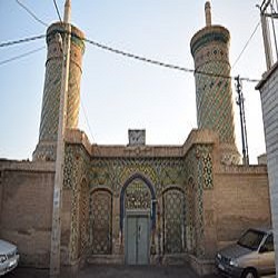 مسجد خانم توسط چه کسی ساخته شده است؟