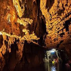 بزرگترین تالار زیرزمینی ایران در کدام غار قرار دارد؟