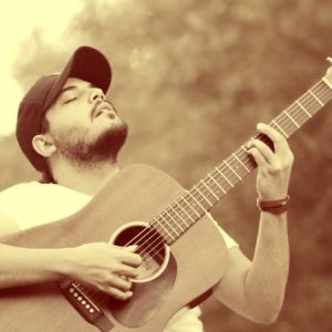 دانلود ریمیکس یه خونه از امید افخم