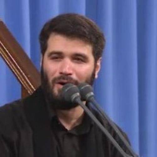 میثم مطیعی این گل را به رسم هدیه