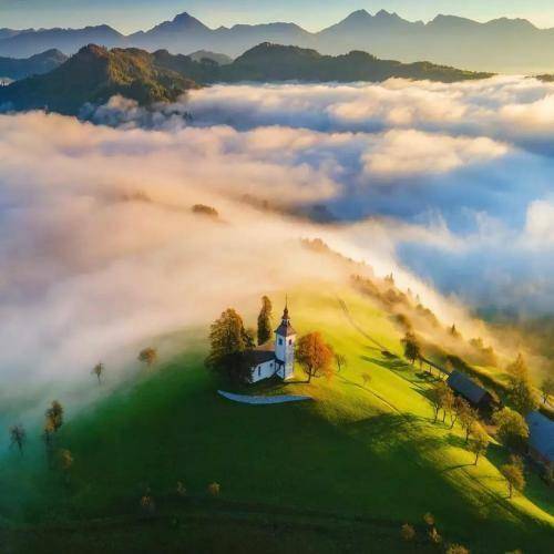 تاریخ ما پریدن سهم آزاده نه این در بند دل خسته