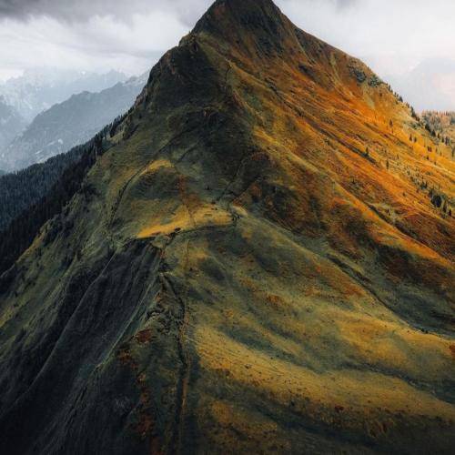 هر بچه سوسول آیفونی دارد با آیفون خود عالمی دارد