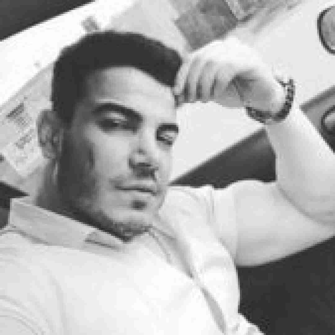 فرهاد فرهادی نه و دار کیشان و تشیع جنازه
