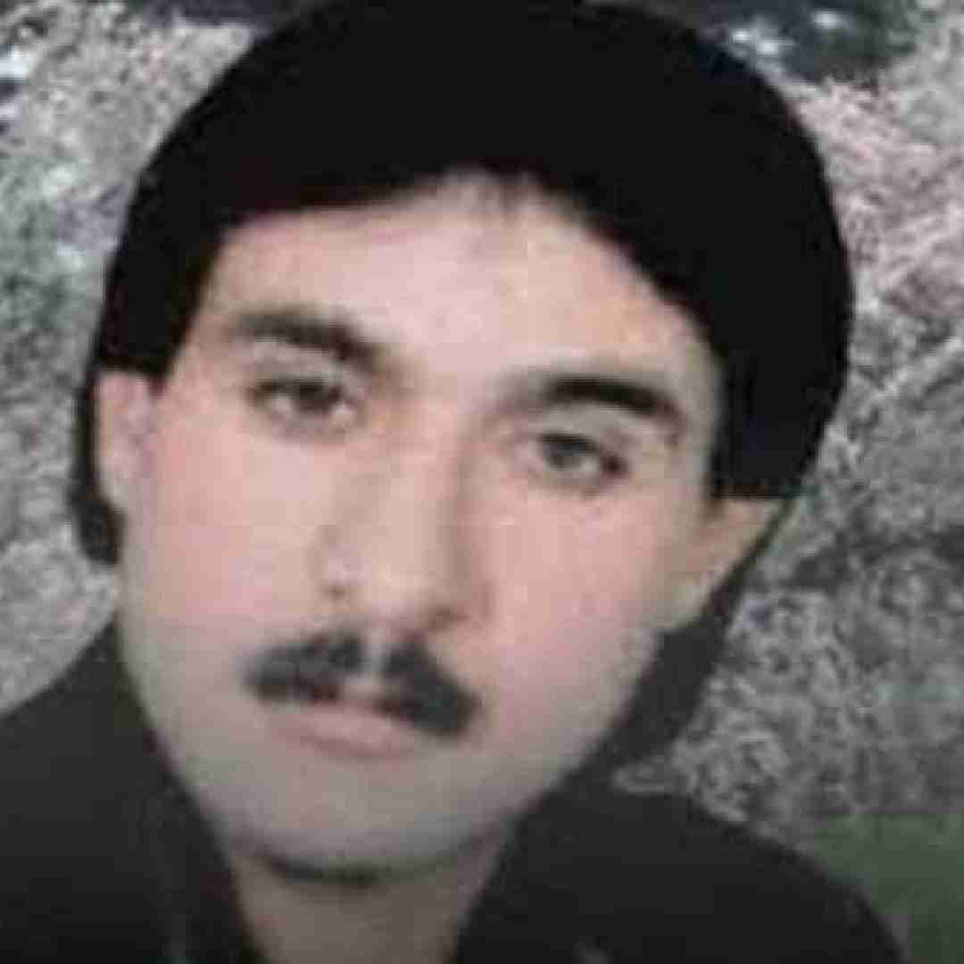 محمد خاکسار تو موهات رنگ طلا چشای تو دریاست گلکم