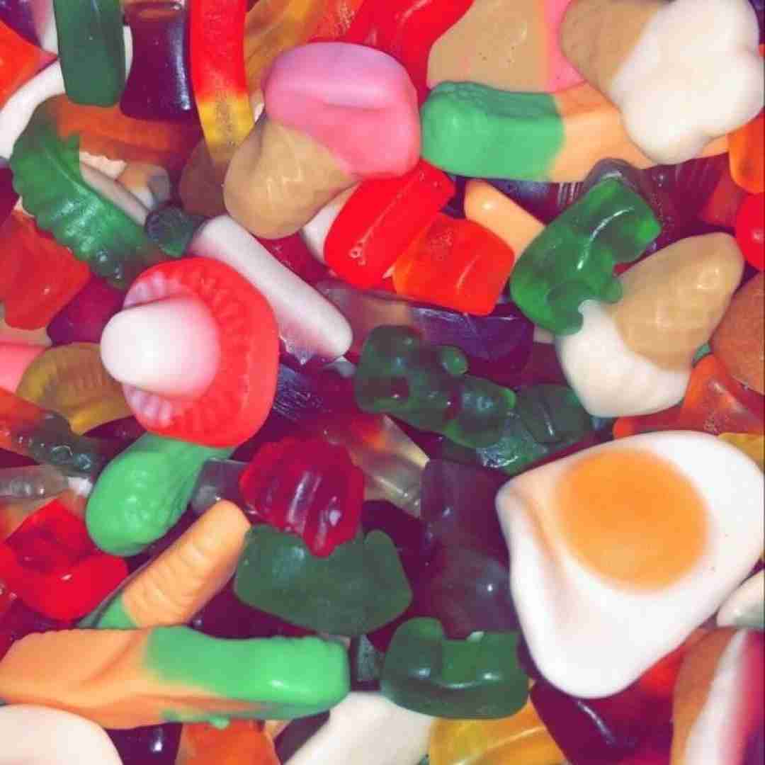 به ابروم خم میاد چشام میشه کج تر فشار میاره به لپم