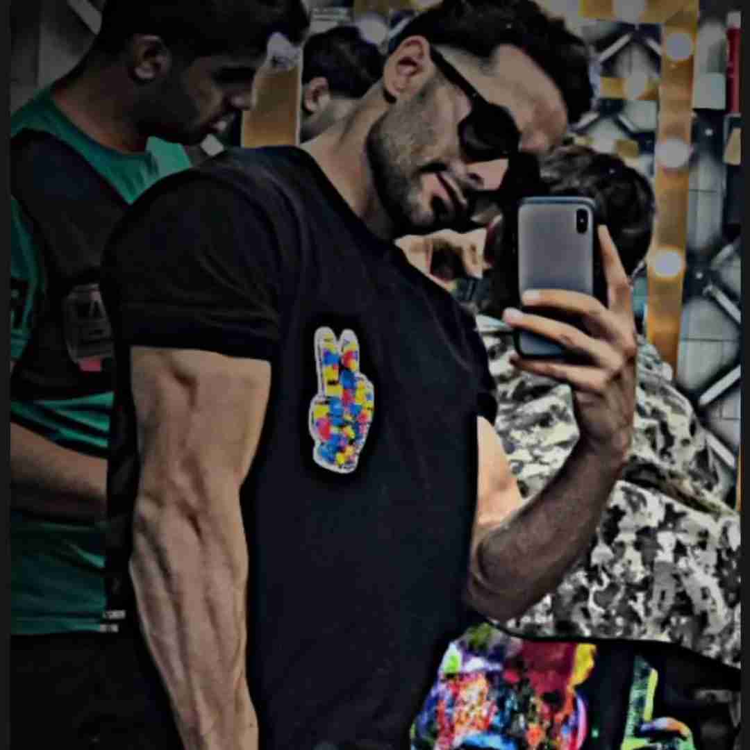 آرش احسانی مه تنیا ترین عاشقم‌ وناو قلب تو ساکنم