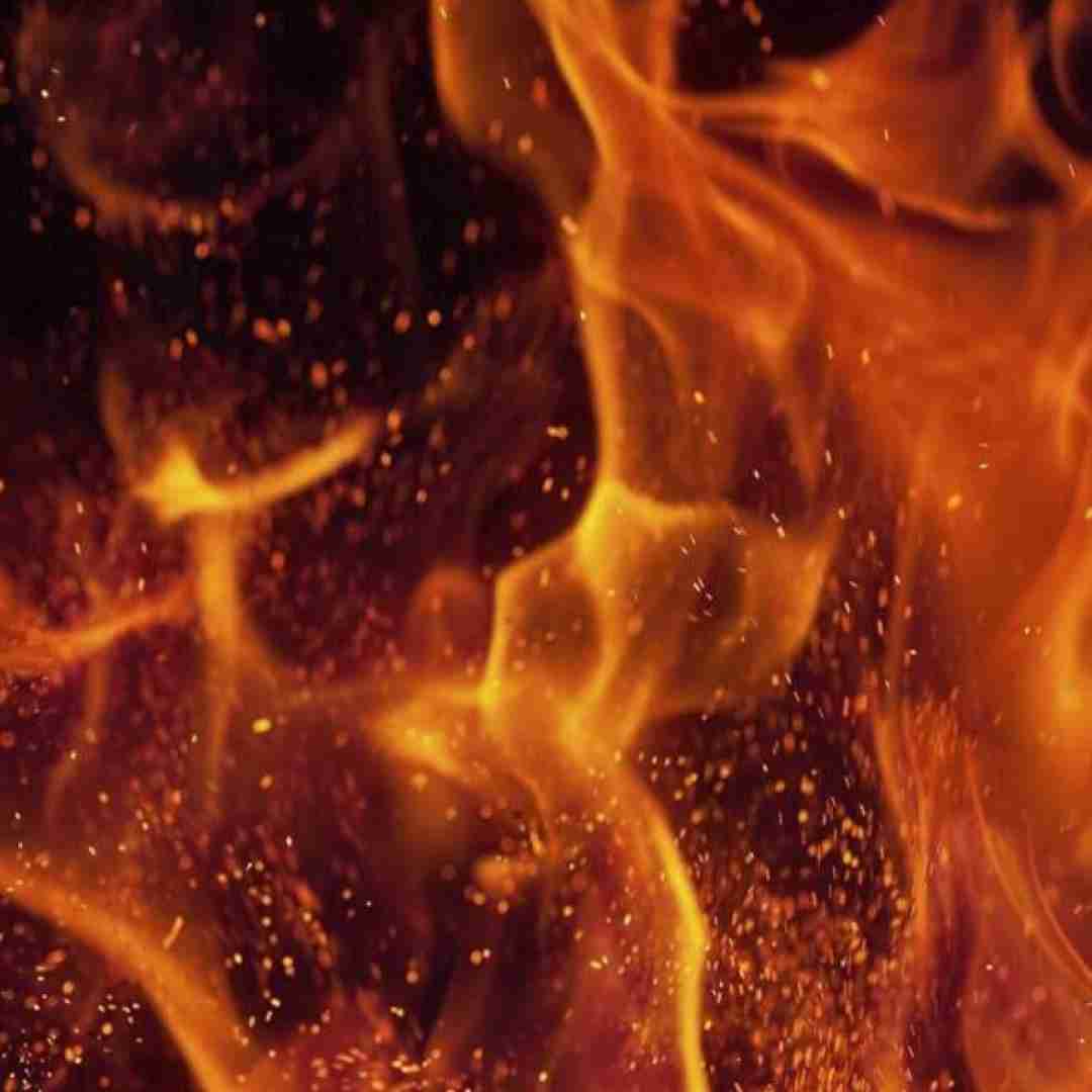  راستی از اون که همیشه حرفشو‌ میزدی چه خبر امشب بی دلیل گرفته دلم