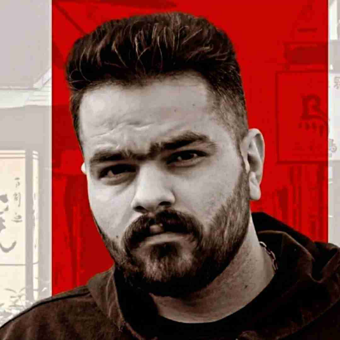 مهدی شریفی کت شلوار مشکی دکمه سالاری