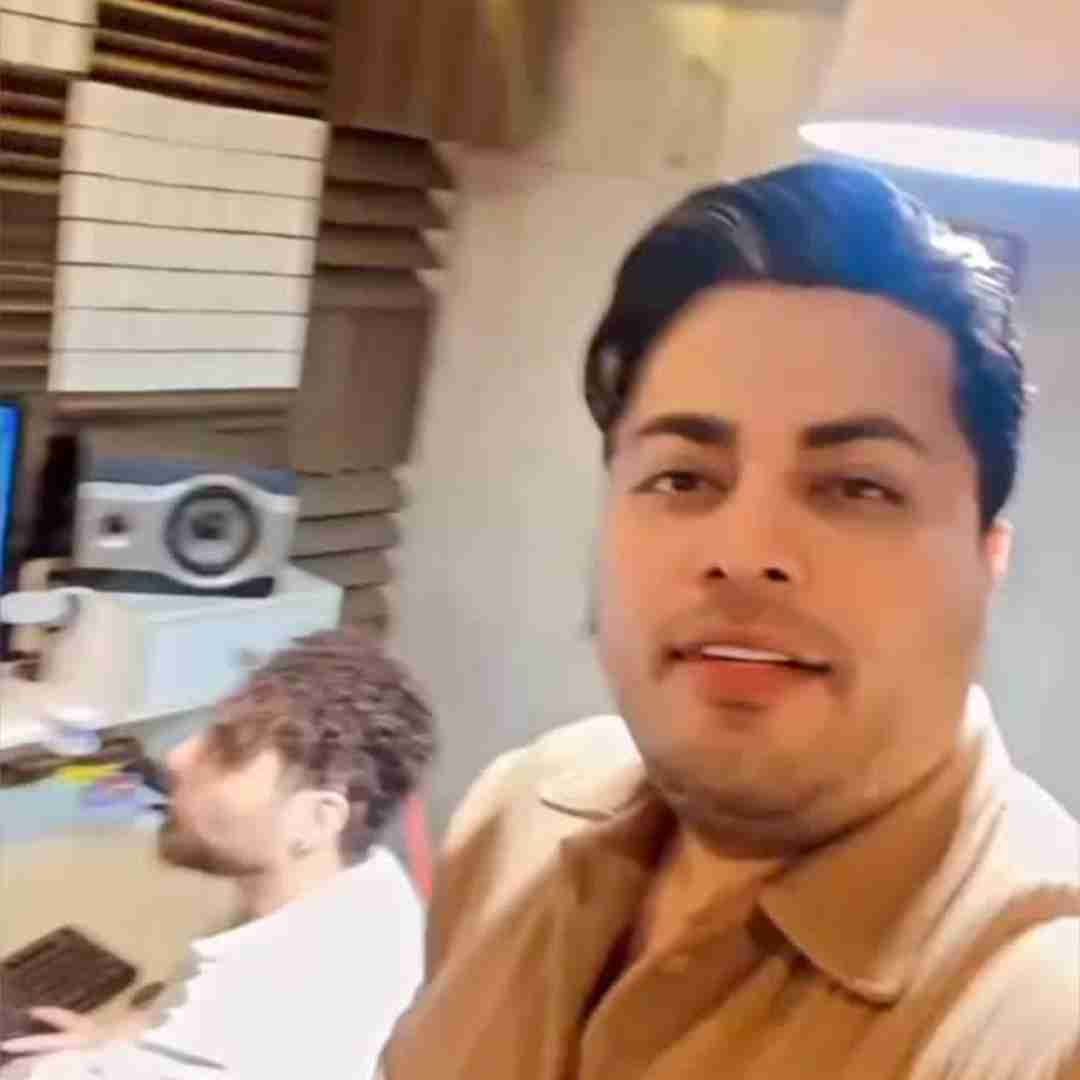 امید عقابی منو ببین منو نگاه بگیر عشقم سرتو بالا