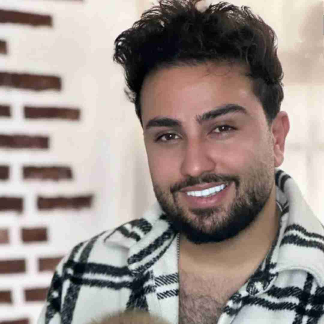 سالار صفرزاده گوشی تو دستمه یه ریز ازت خبر که نیست
