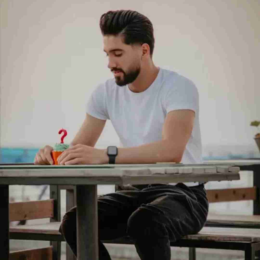 جواد عباسی پرواز هاکرده می با همدیگه تو آسمونا