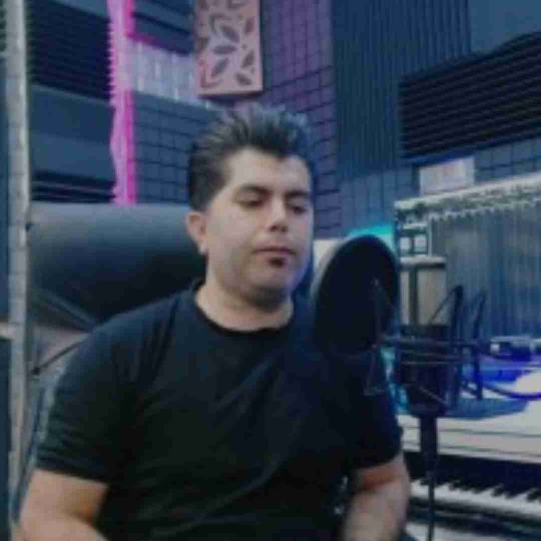 علی رزاقی انگشت نما