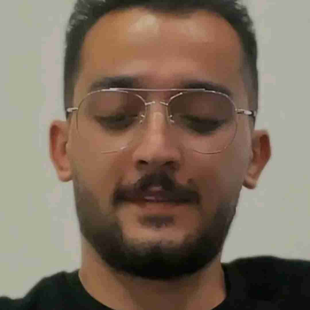 هومن آدینه یه کسی داشتم که هیشتمه تک و تنیا