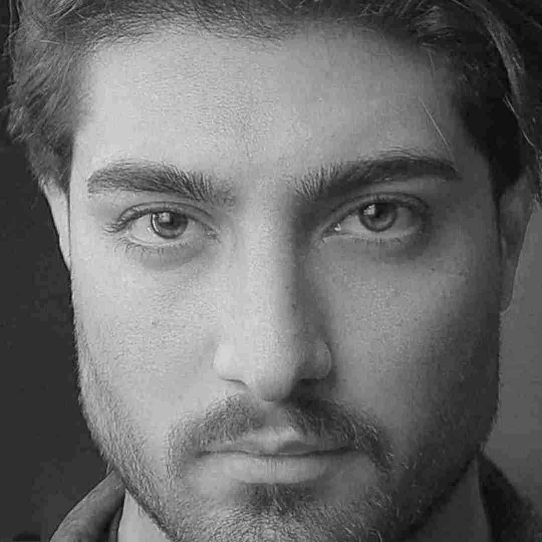 امیر لیام شدی با مه غریبه همش تو خودمم