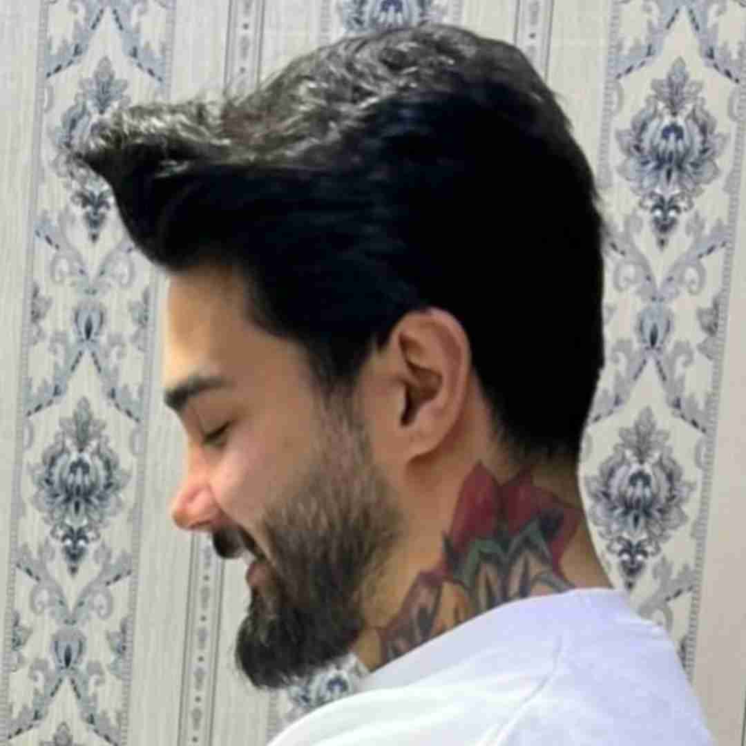 امیر اکبری الله الله خمارم ولله که بیاد رو سرمه جاش