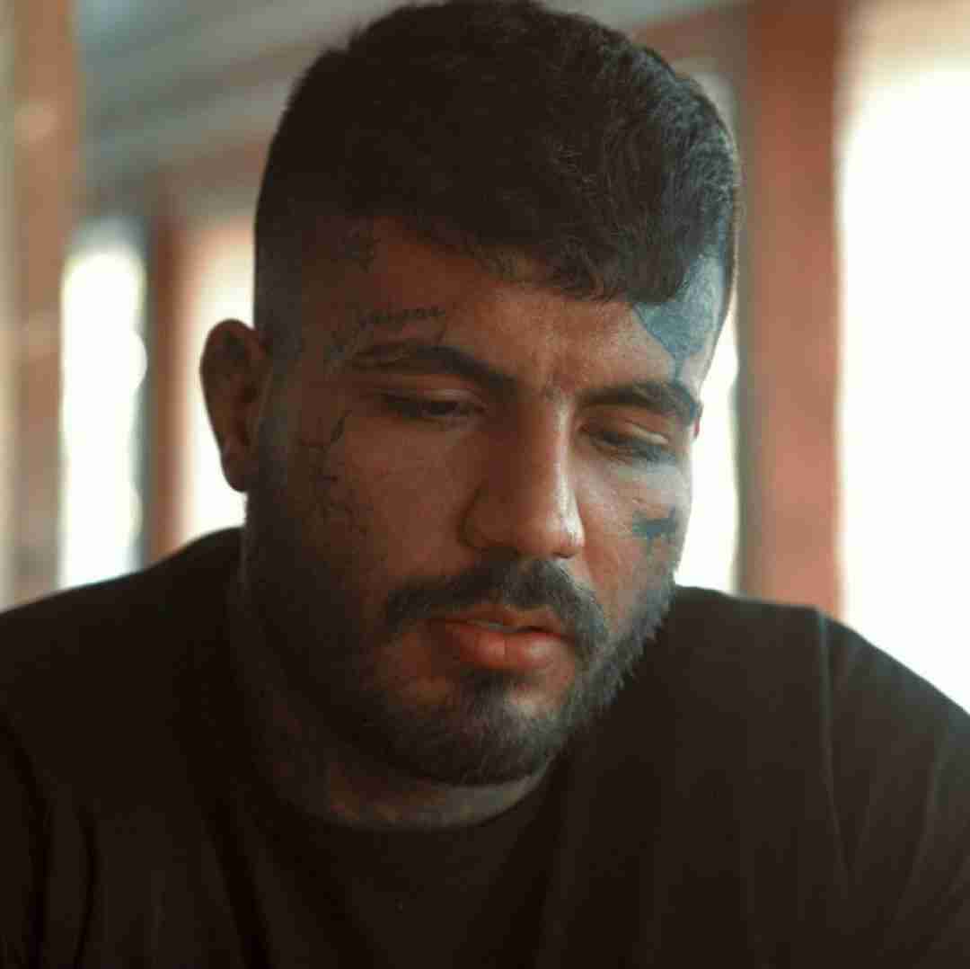 مهدیار کف خیابونیم همه مون میگن باد داره کله مون