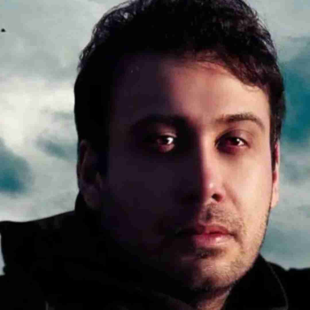 محسن چاوشی لبخند زد و دستامو گرفت اما توی خواب