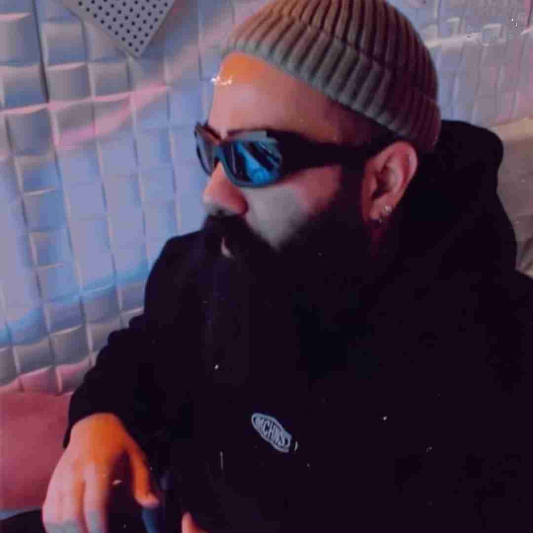 علی میر عجب حال و هوایه انگار همین حوالیه