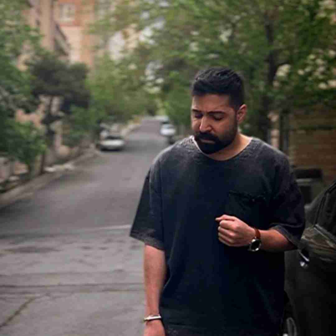 حمید هیراد میبینم اون روز و که پشیمون برمیگردی سمت این خونه