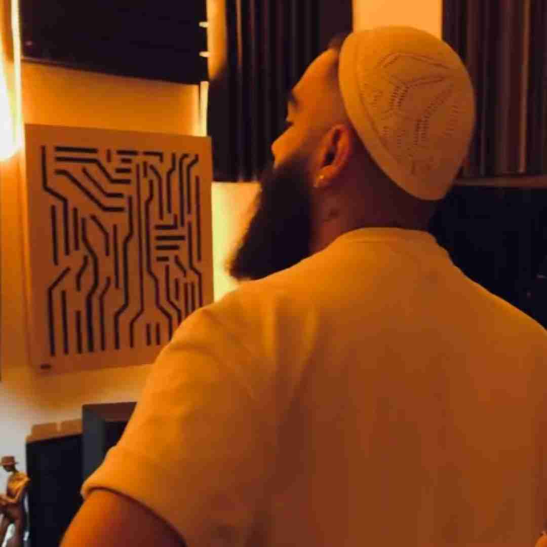 علی میر عجب یکم برو دنیارو بگرد اگه دیدی کسی گیرت اومد
