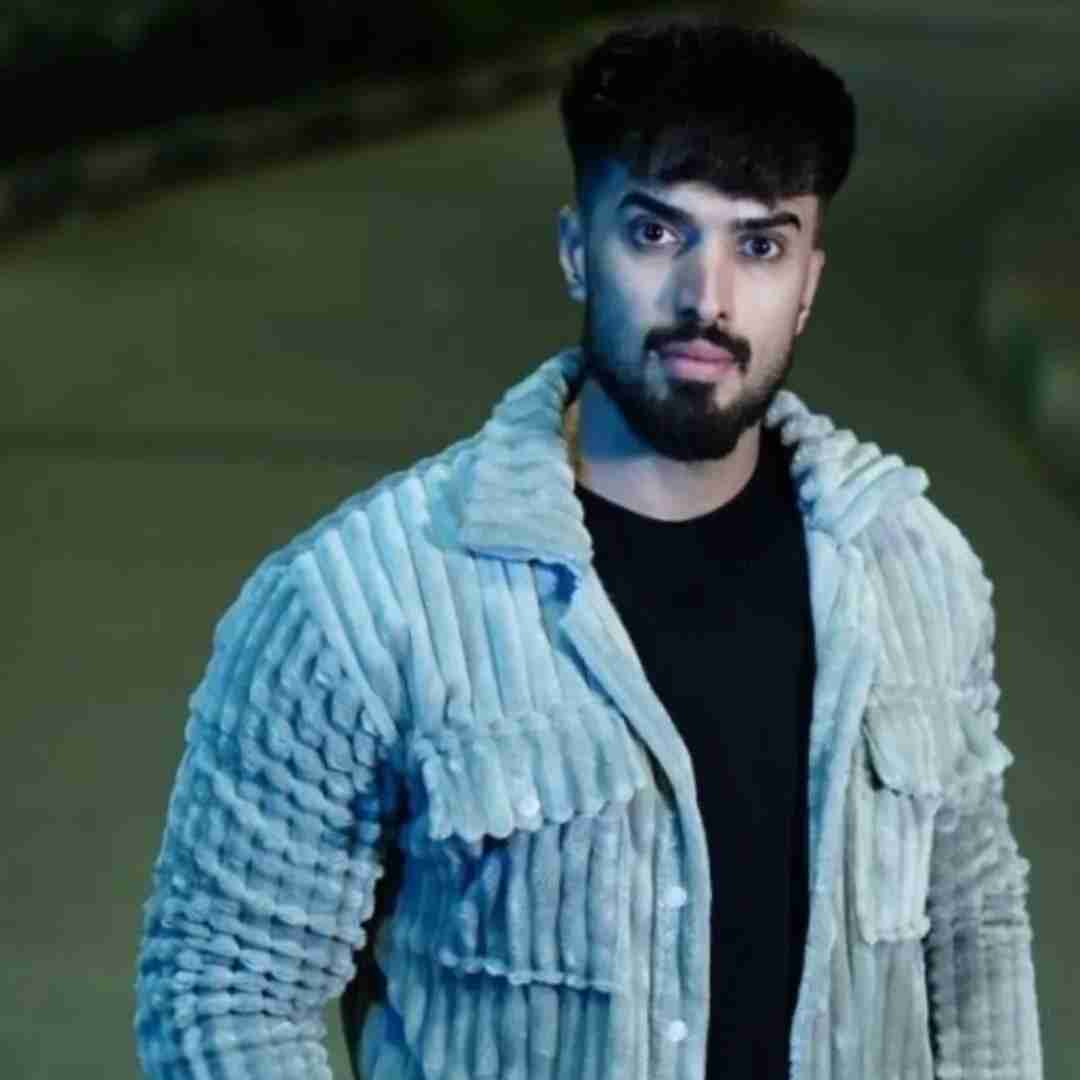 علی رستمیان چقد سنگ تو به سینه زدم آخرم گفتی من خیلی بدم