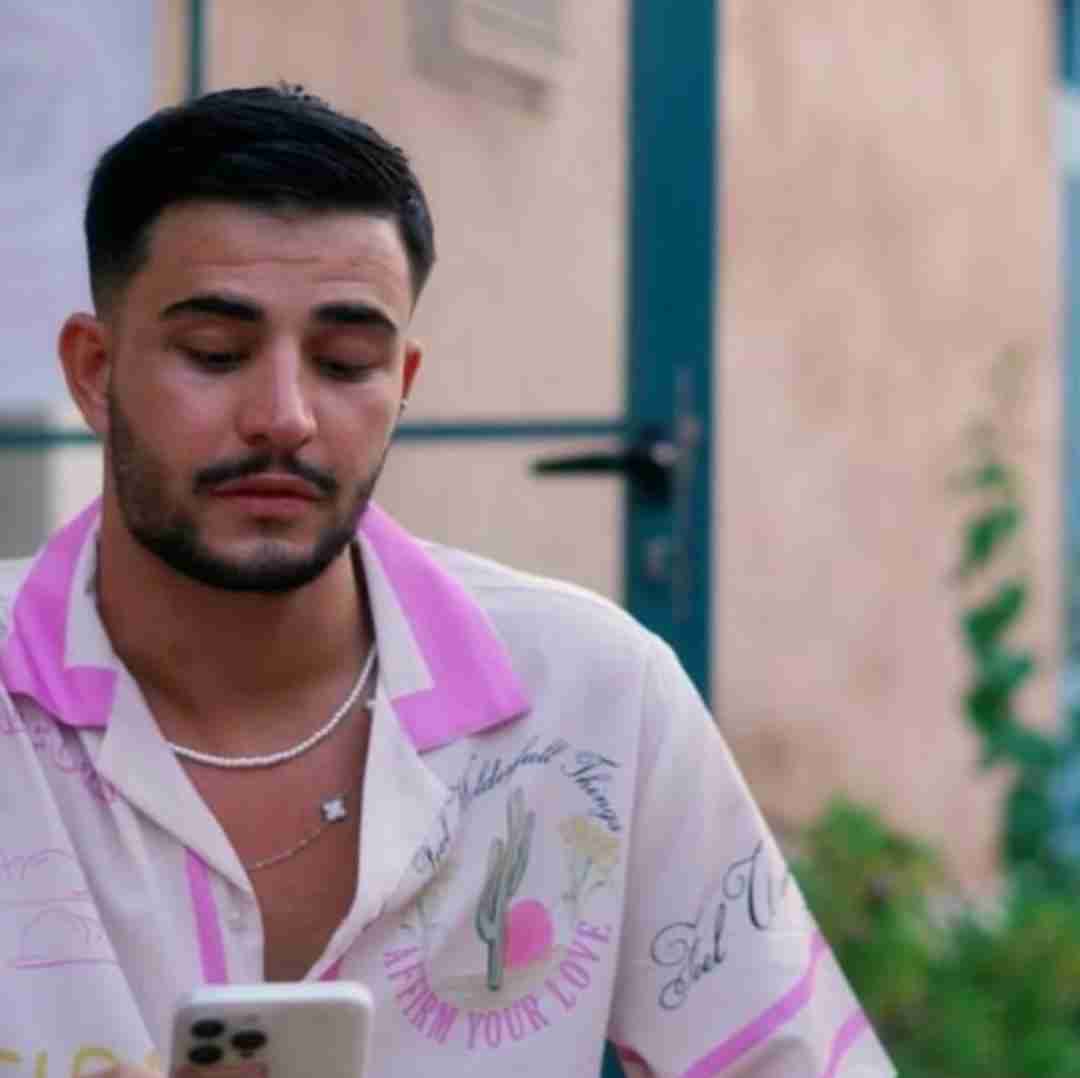 علی حسینی هی داد شده راجب چشمات شعرام تک تک بیتاش
