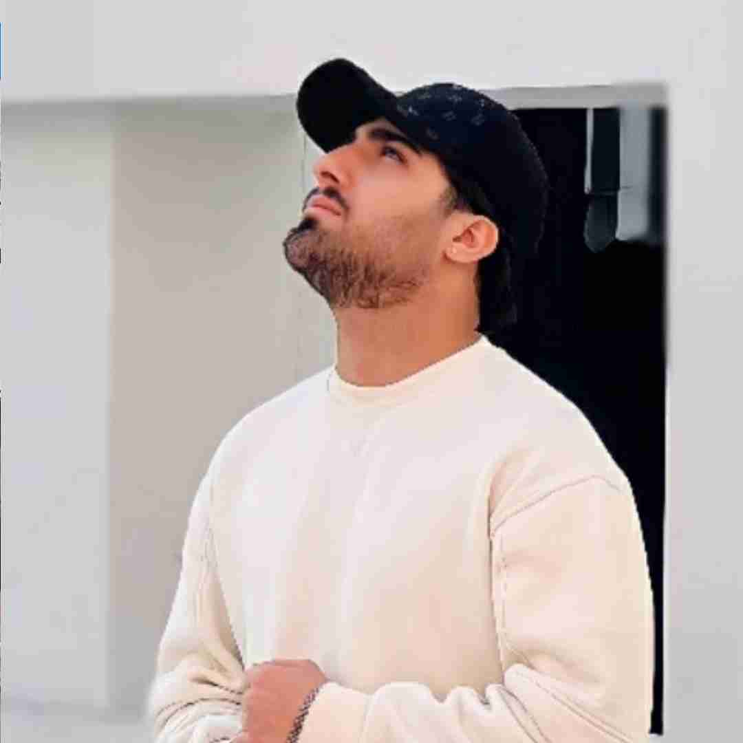 امیر لیام ساعت پنج صبحه مه هنو بیدارم خیلی وقته شبا
