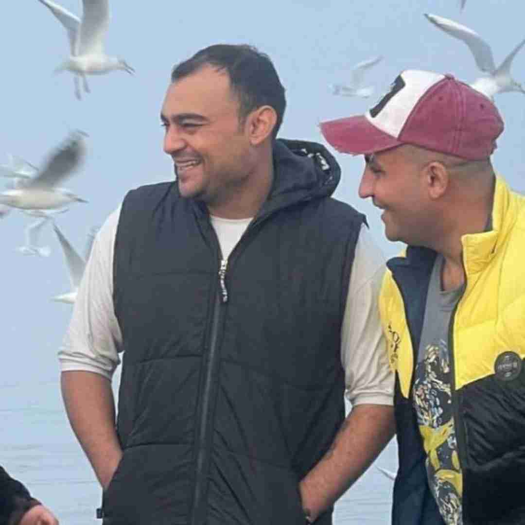روح الله کرمی اگر آبرو خوم بردم پشت یک دس خسیام