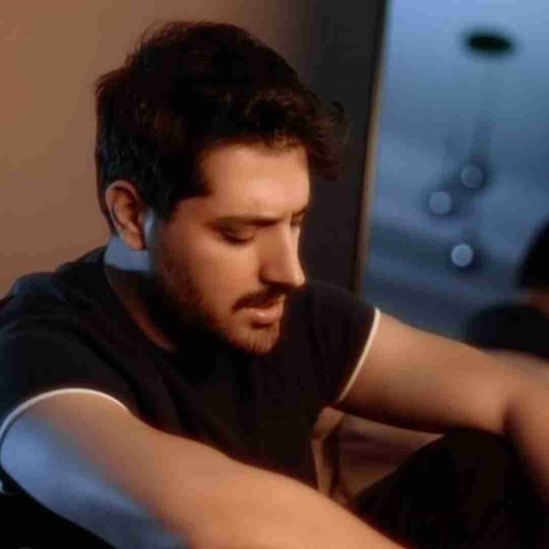 میلاد بابایی نفهمیدم داری سرد میشی اون آخراش