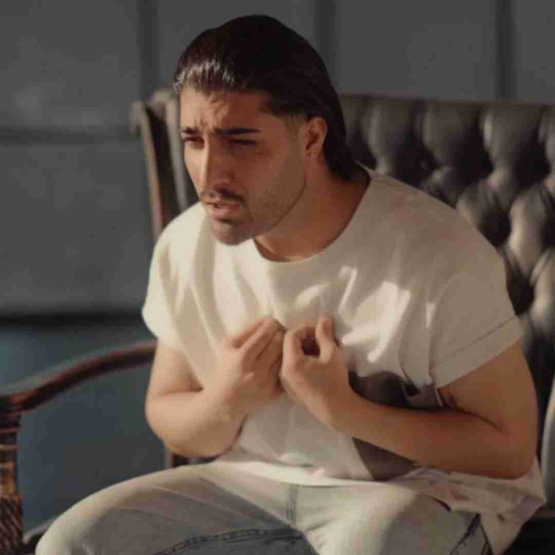 امیر لیام مه حالم خوبه آری با قرصام اتاق پر دوده