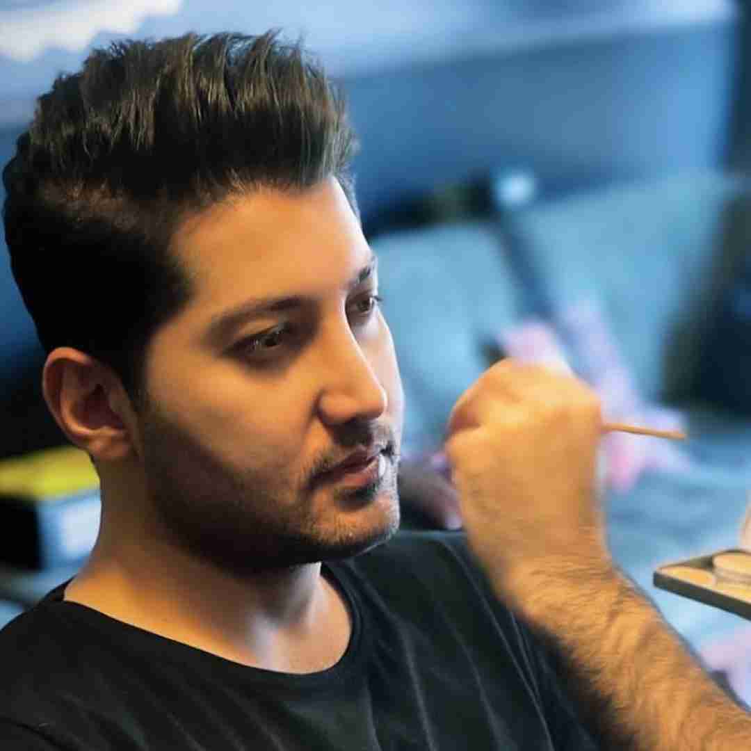 علی عباسی زدی زل منو هول کردی تو دلم یهو‌ گل کردی