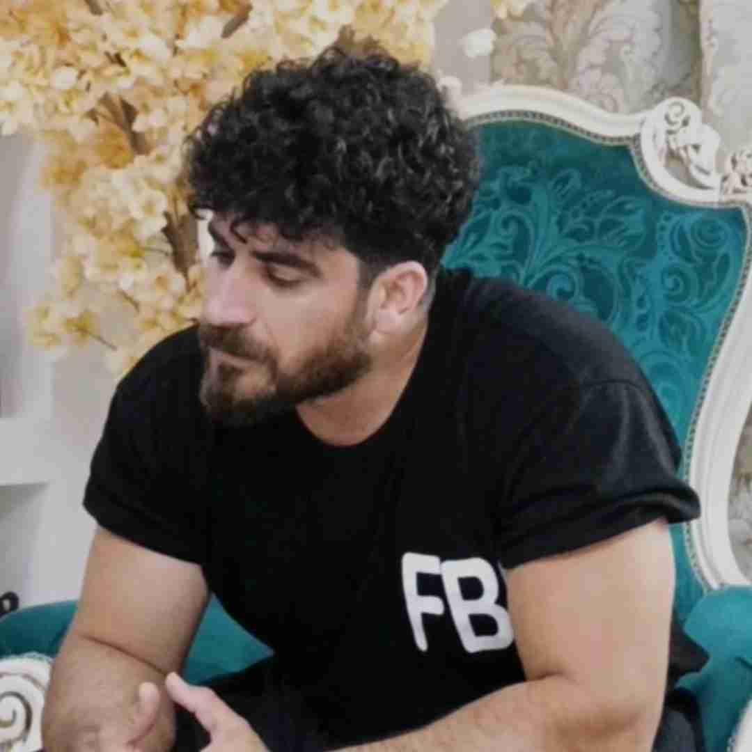 ادریس منصورزاده عی شانه به سر