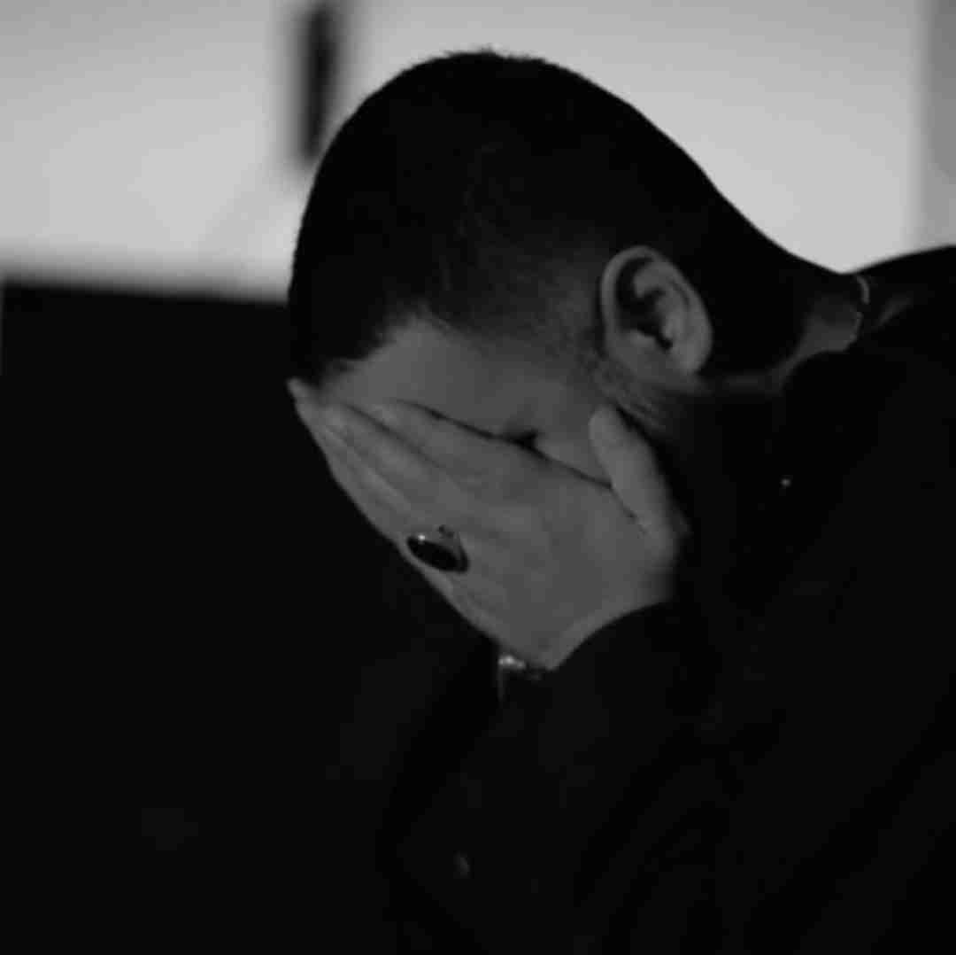 علی میر چقد بیدارم شبا کنارم جاتو میخوابن غما