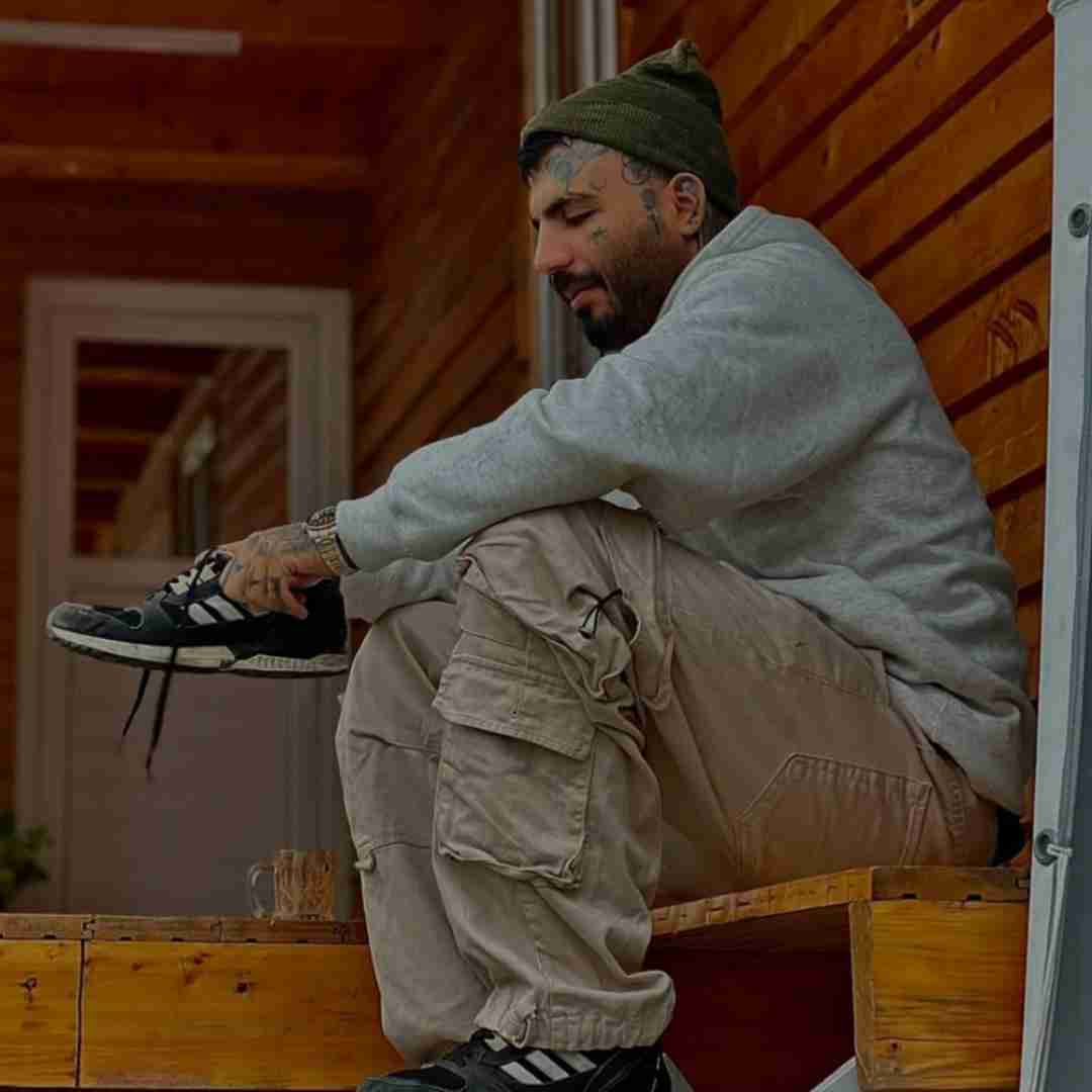 مهدیار شب تولدم تنها رفتم کیک گرفتم