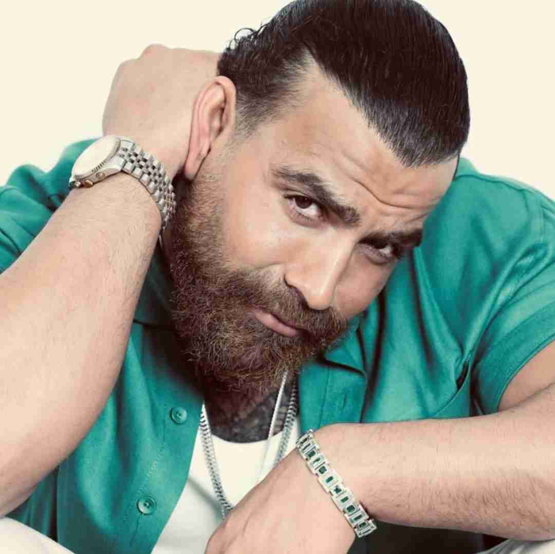 معین زد کج دار مریضم من تو دار ولی زخمی