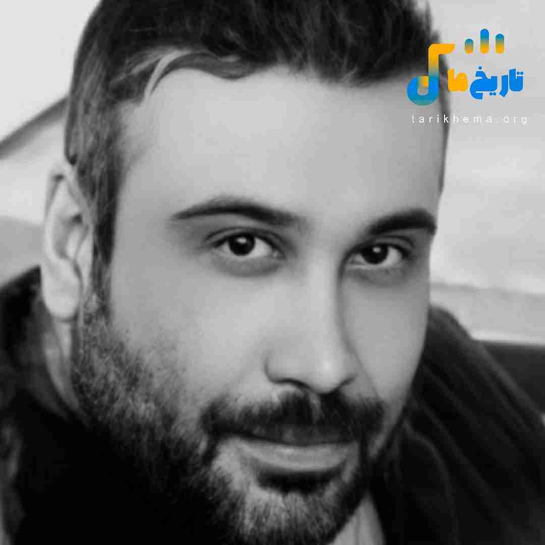محسن چاوشی موذن زاده داره رو مزارت نوحه میخونه