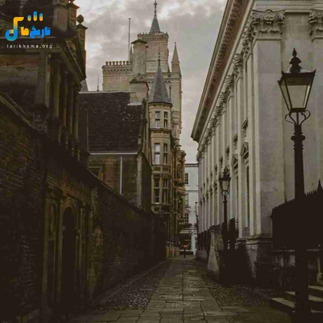 با هیشکی هیچی حال نمیده تنهایی ام هی میده
