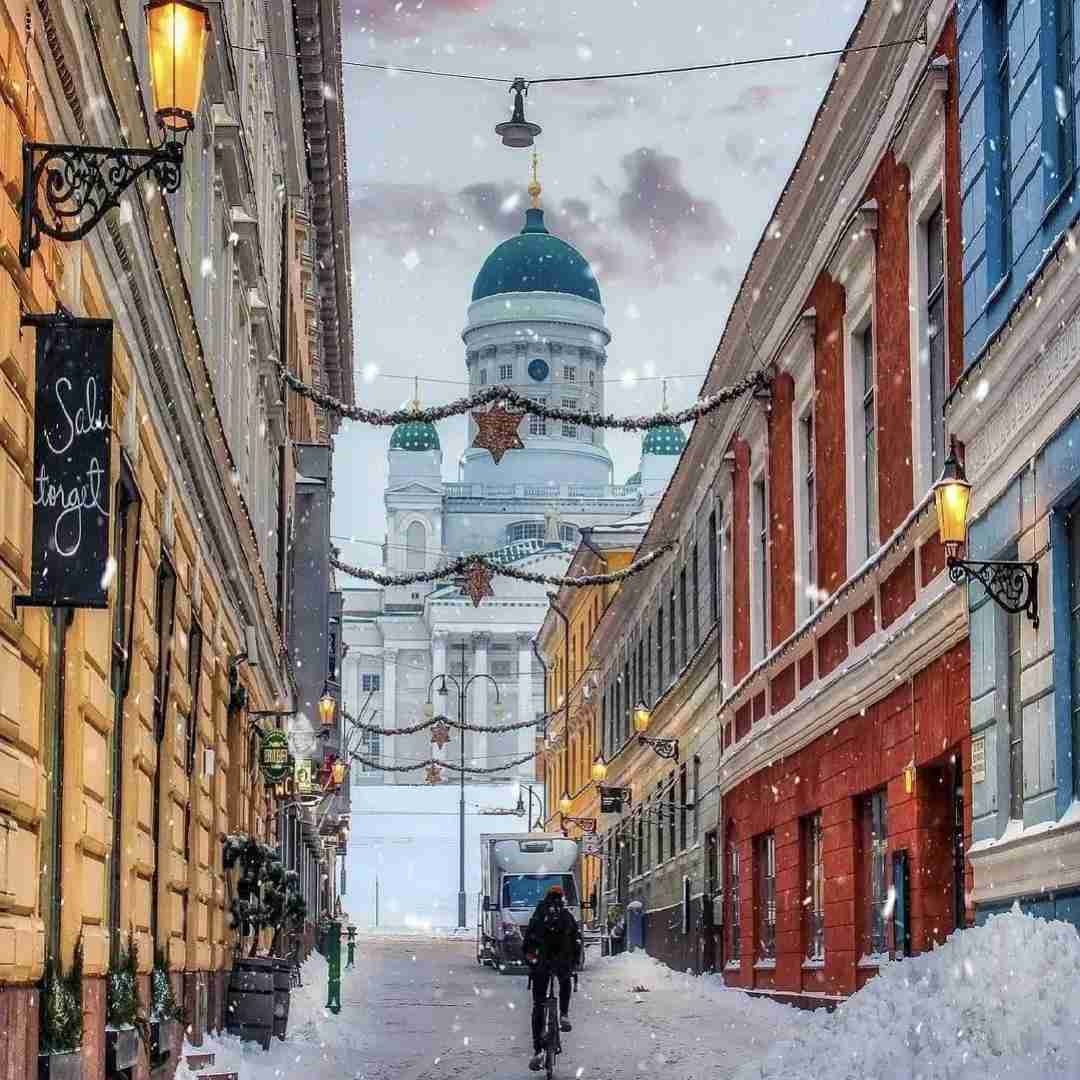  سوار ماشین سفید میشم میرم باهاش بالای کوه